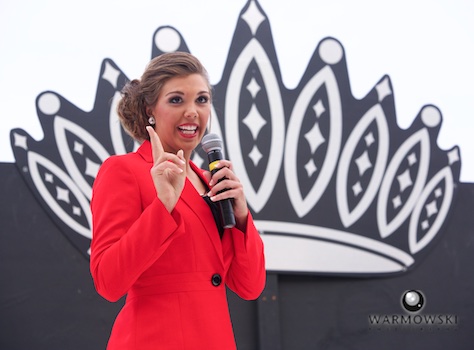 2015 Queen Abby Tomhave giving speech.